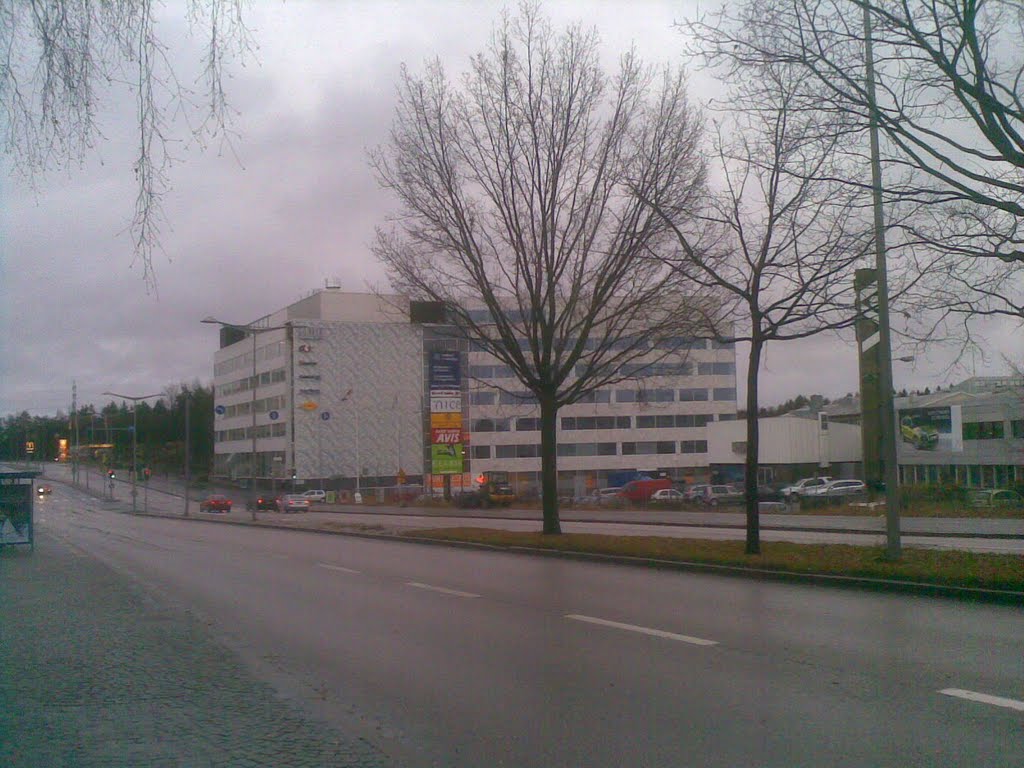 Pitäjänmäki office building by zuputti