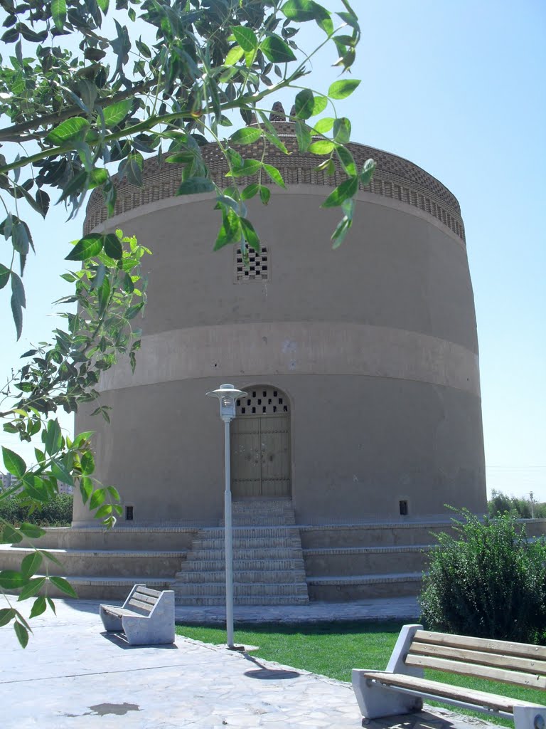 Dovecot tower near the highway-2-برج کبوتر یا کبوترخانه در بزرگراه by Mahmood-Safavi