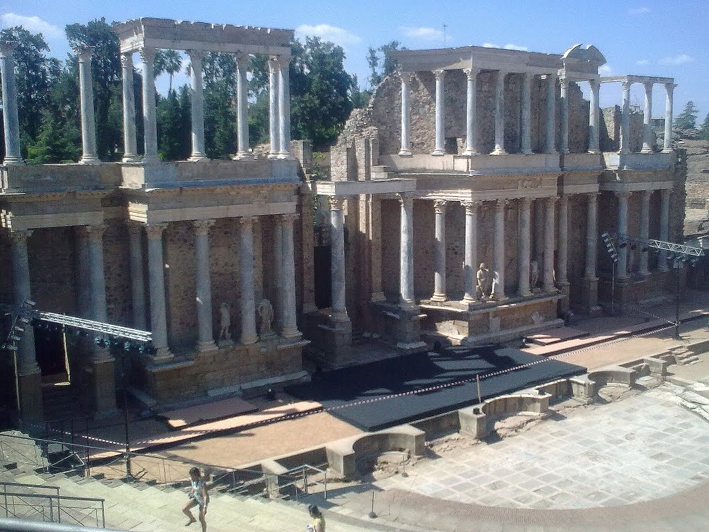 Teatro romano by antonio retamosa