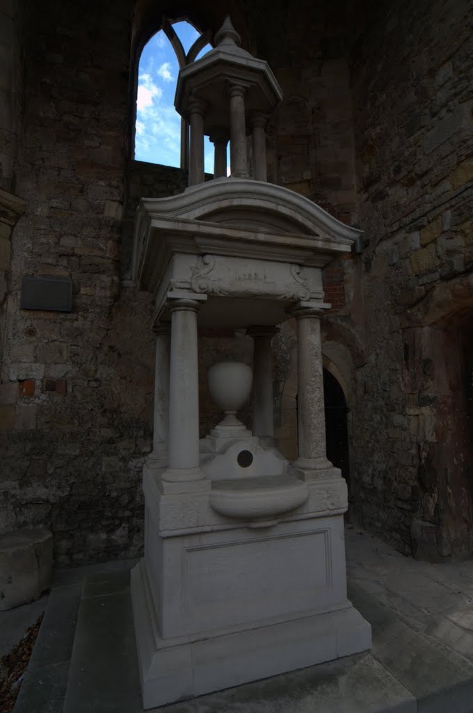 Memorial fountain to those who lost their lives aboard the SS Titanic by DorsetD300