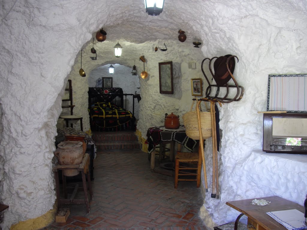 Museo de las cuevas del sacromonte by Marc Román i Cabanè