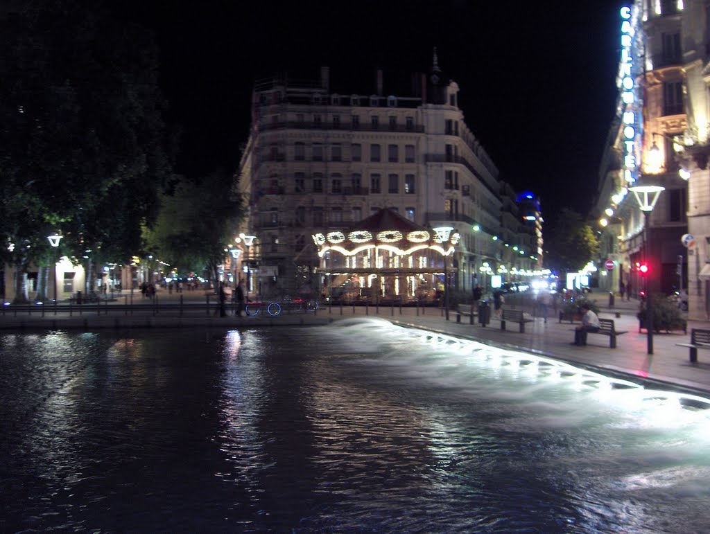 Place de la République by Konstantinos Xenos