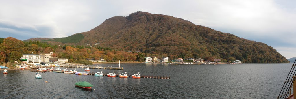 Tōgendai dock, lake Ashi by Pablo Montoya