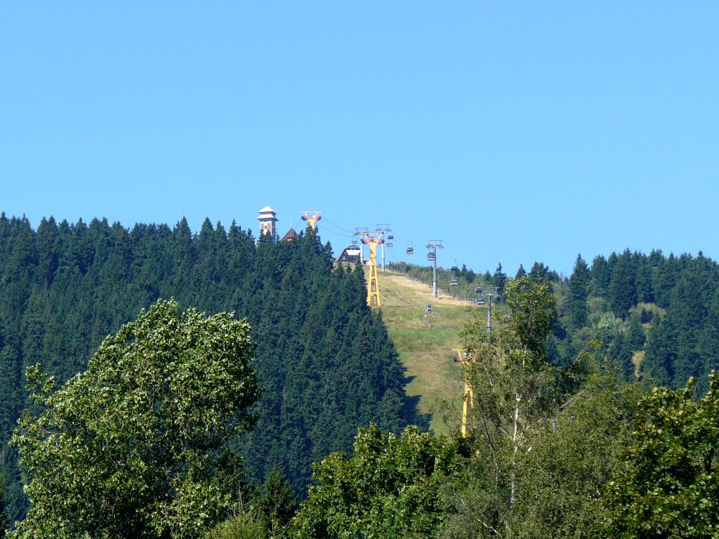 Oberwiesenthal - Blick auf den Fichtelberg und die Sesseliftanlagen by Thomas Eichler