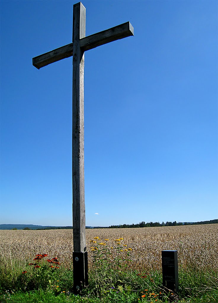 Mahnmal gegen den Krieg beim Christkindleseck by Armin Zepf