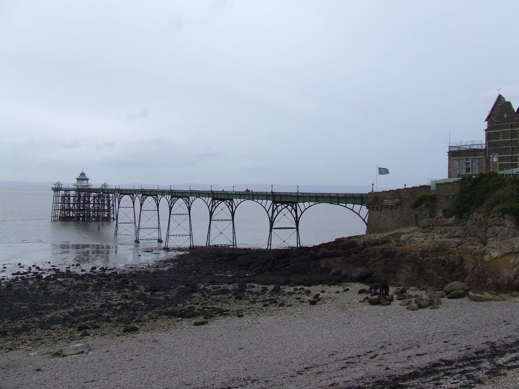 Clevedon Pier, Somerset, England by tipperton