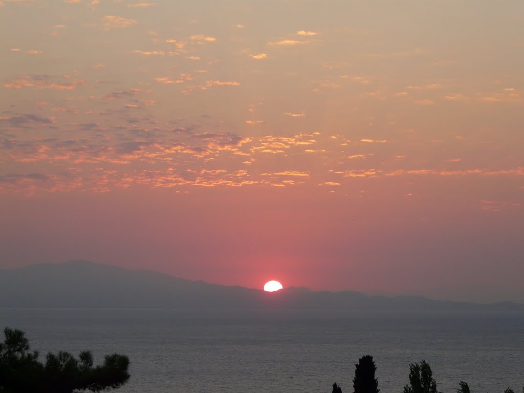 Lever de soleil vue de kagiani by frederic castelli