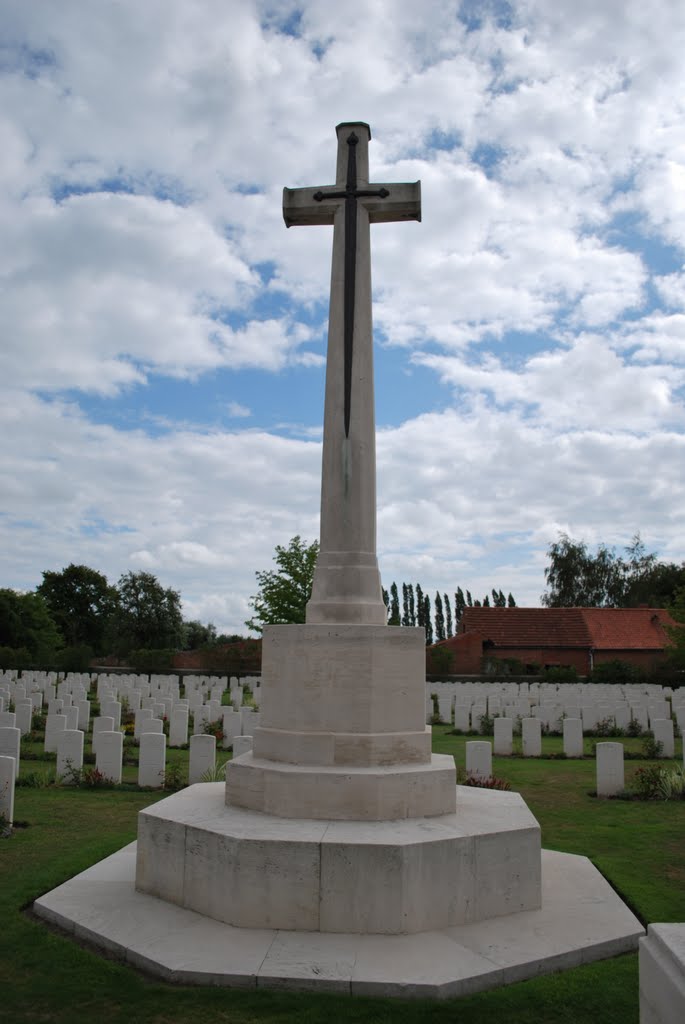 Menin Road South Military Cemetery by adidoris