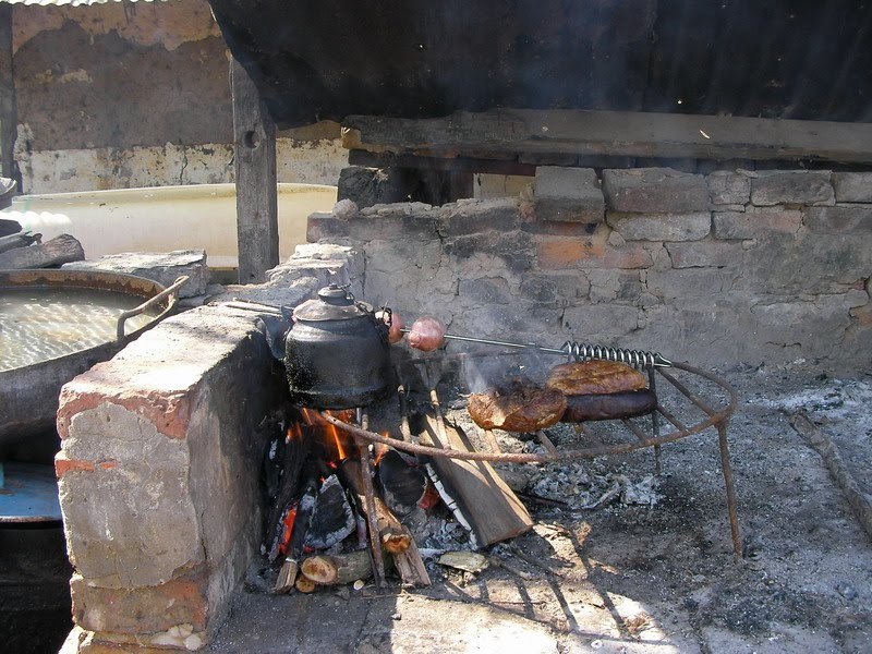 Calentando el almuerzo by IguanaTeam