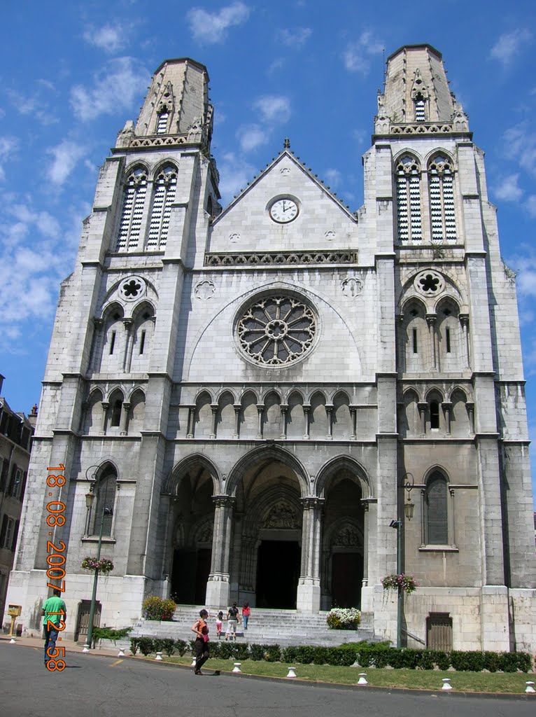 Catedral Sainte Marie d'Oloron by davidpintado86