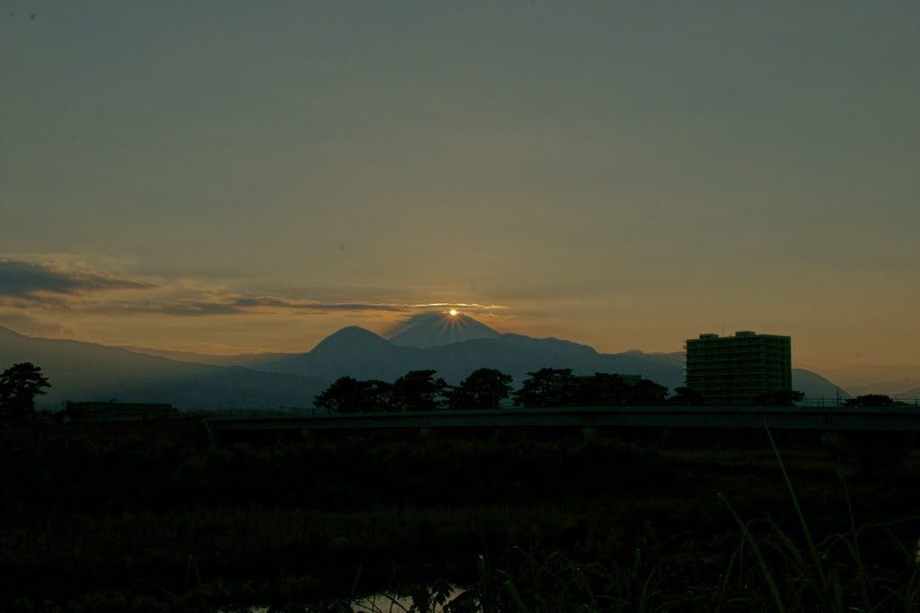 神奈川県大井町から見たダイヤモンド富士 by photodas