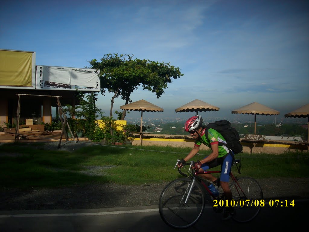 Biking @ Sumulong Highway by malone_mape