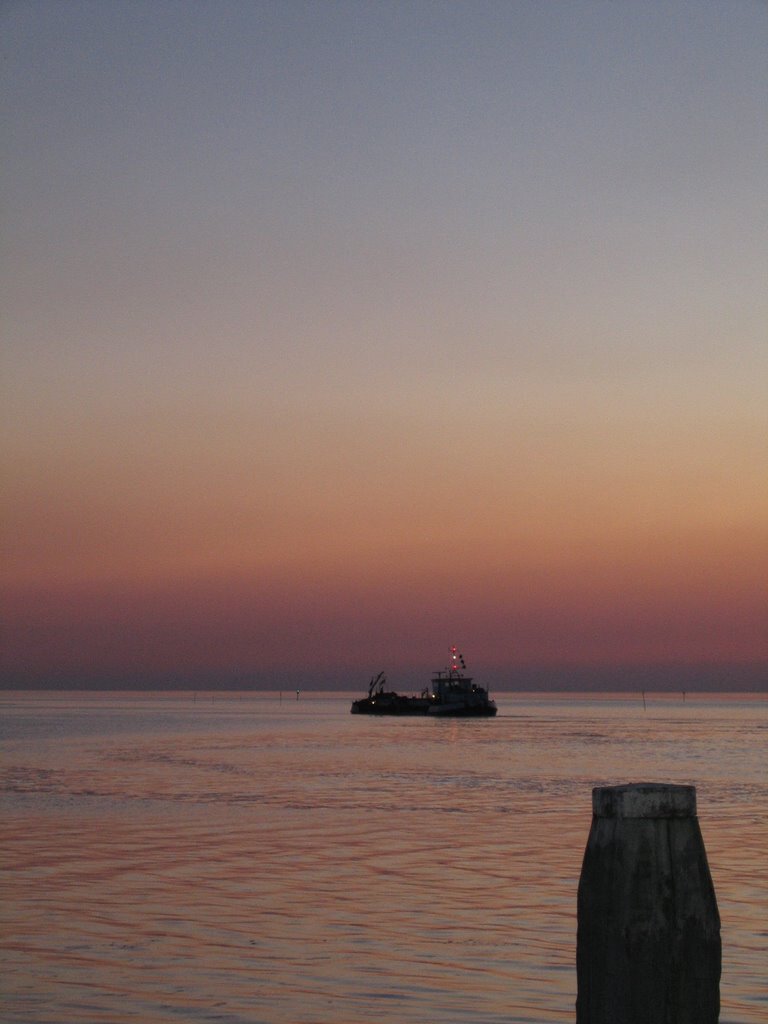 Pastel zonsondergang bij Holwerder Pier by shaknthustnt