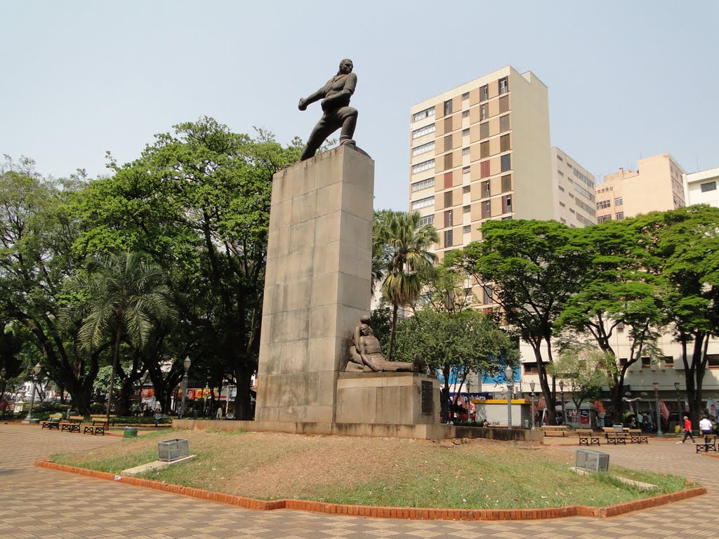 Monumento á Revolução Paulista de 1932 - Ribeirão Preto - SP - Br by Antonio Andrade