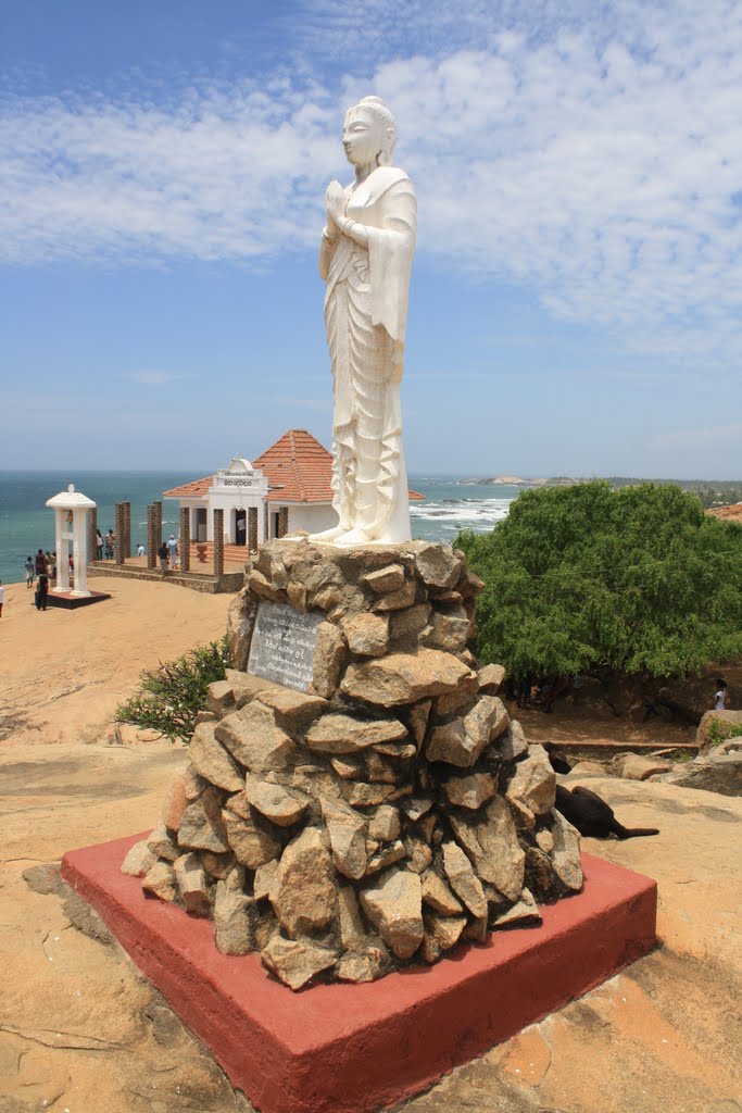 Stature of Viharamahadevi - Kirinda. by Sarath.Wijayathilaka