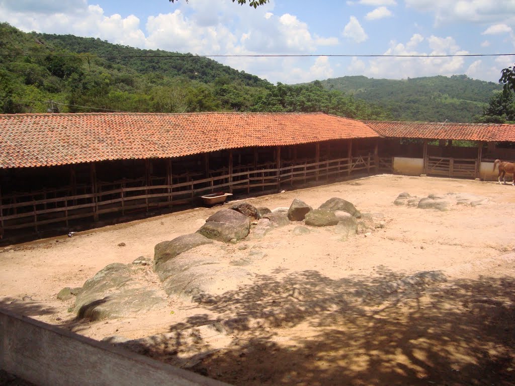 Curral da Fazenda Chocolate by J. Augusto