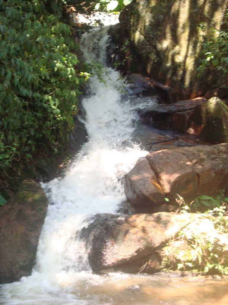 Cachoeira na Fazenda Chocolate em Itu by J. Augusto