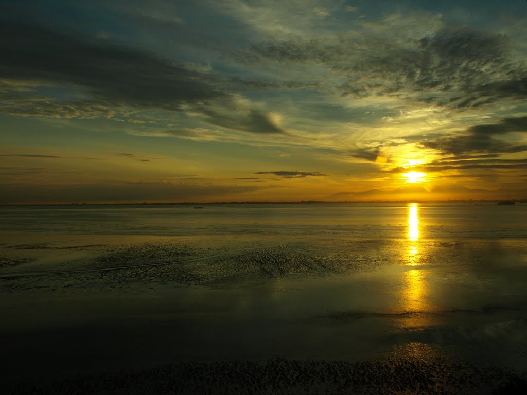 Sunrise - Gurney Drive, Penang by Ultraman