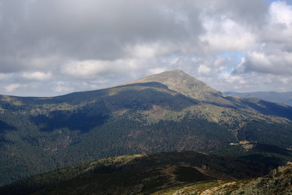 Peñalara - Vista desde el Alto de las Guarramillas by F. Campayo