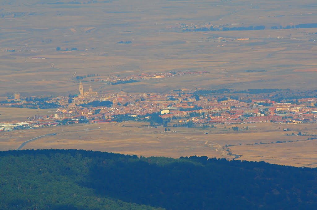 Vista desde el Alto de las Guarramillas - Segovia by F. Campayo