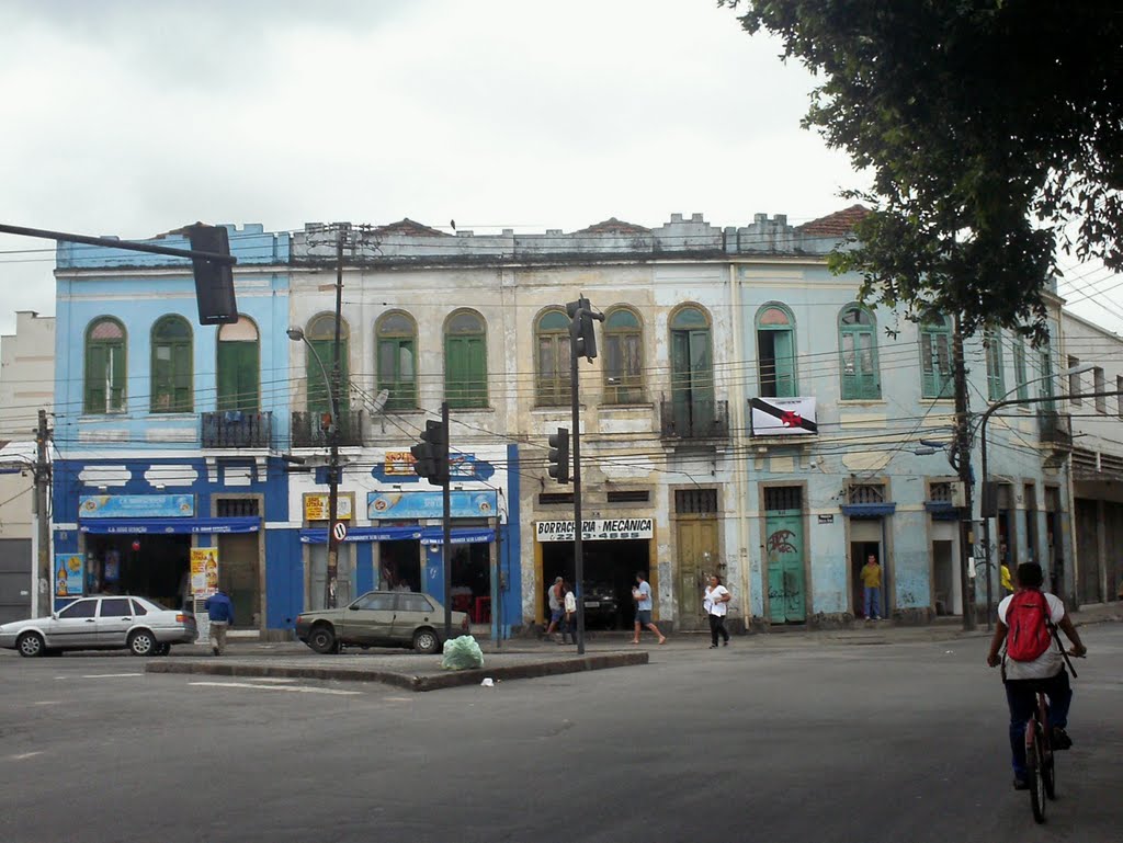 Old houses in downtown Rio - Velhos sobrados na Praça Marechal Hermes (Santo Cristo, Zona Portuária) by Ivo Korytowski