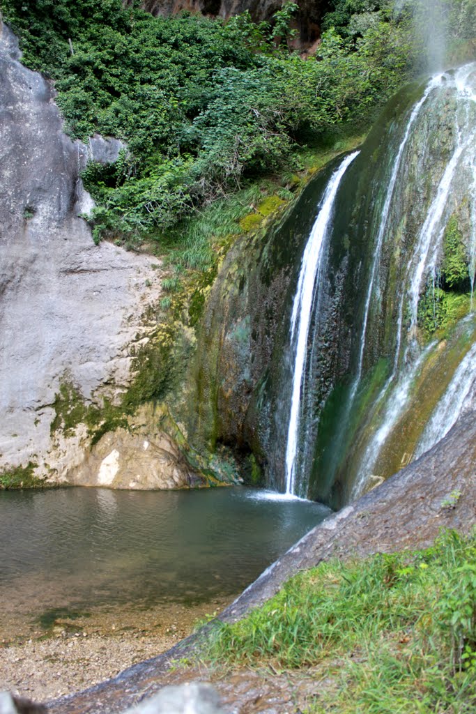 Cascade des Carmes by m3cobalt