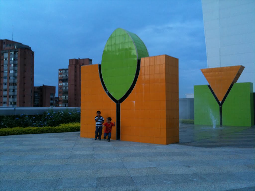 Fuente en la terraza del Centro Comercial Limonar Premier by chacontweet