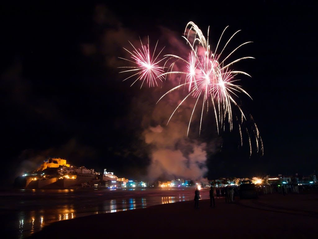 Fuegos artificiales Peñiscola 2010 by Angelo Fuentes