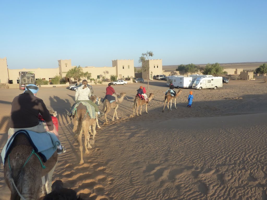 Regreso a Kasbah Erg Chebbi. http://viajar-con-autocaravana.blogspot.com/ by alfredo sarria (alsa…