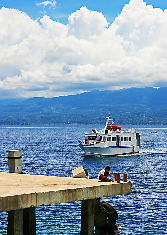 Santander Wharf by Edgar J. Ediza