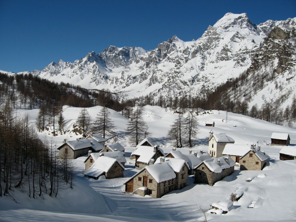 Alpe Devero by Helge Ravn