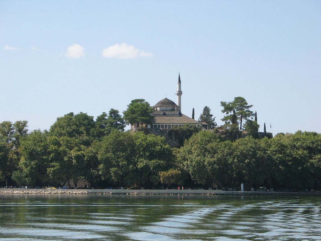 Aslan Pasha's mosque and the lake - Το τζαμί του Ασλάν πασά και η λίμνη by Phaethon