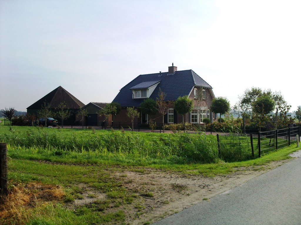 Huis aan de Zalkerveerweg by S. Postema