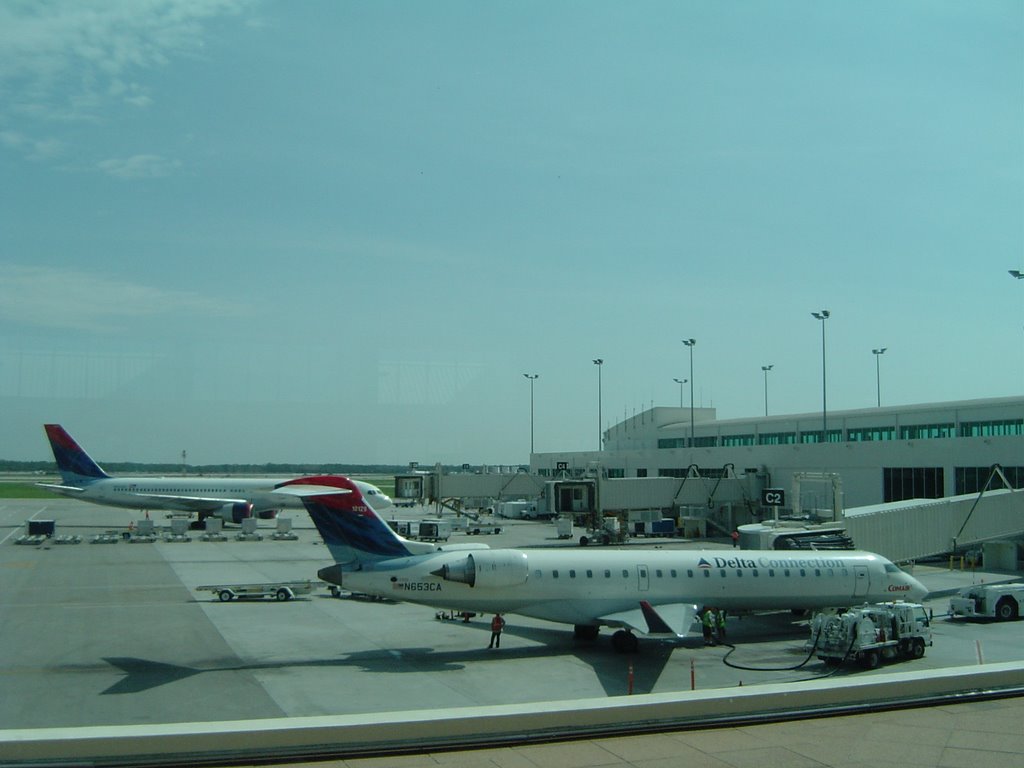 New Terminal at Southwest Florida Intl. Airport in Ft. Myers/Florida by Holger Gail