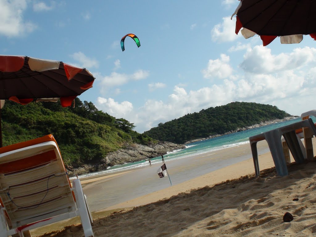 Nai Harn beach sky para by ivanorobert