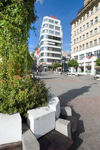 Liberec. Soukenne namesti (budova Bata) by Jiří Částka