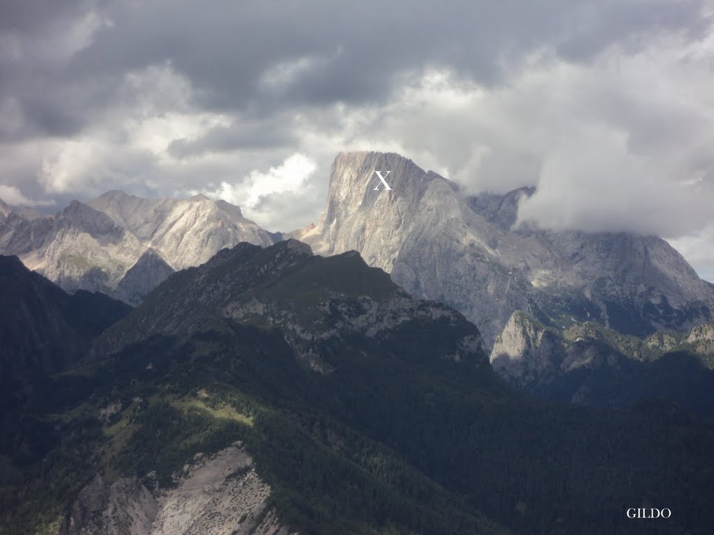 Alleghe ( BL ) - Con la X, la Marmolada dall'inizio della Val Civetta verso il Rifugio Tissi by ermargil