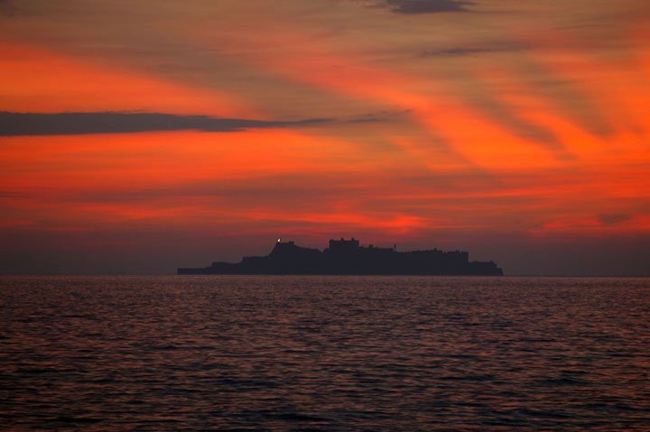 Gunkanjima by east-west