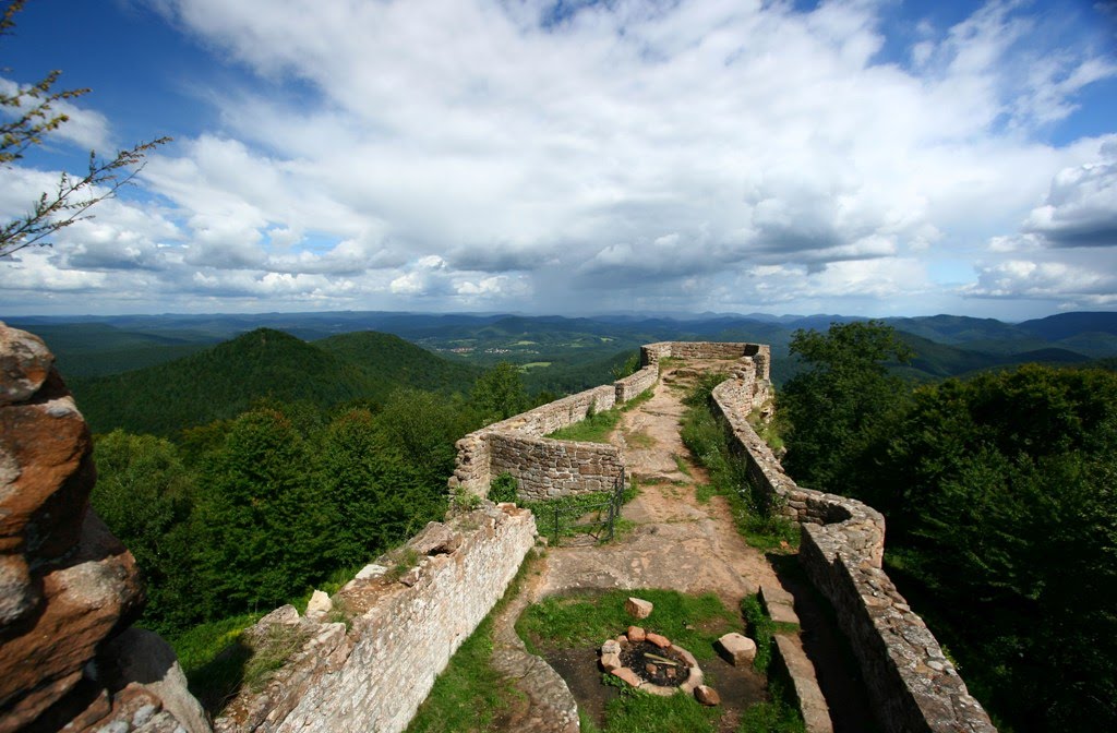 Ruine Wegelnburg by Tobias Laible