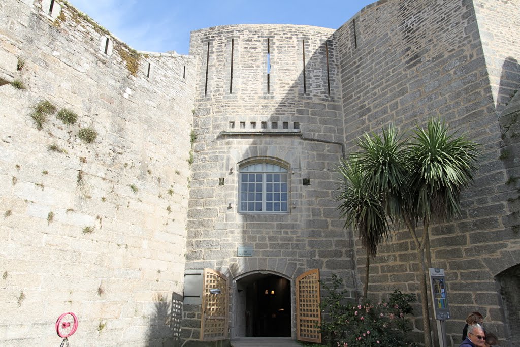 Concarneau Tour du Gouverneur by lionel dupin