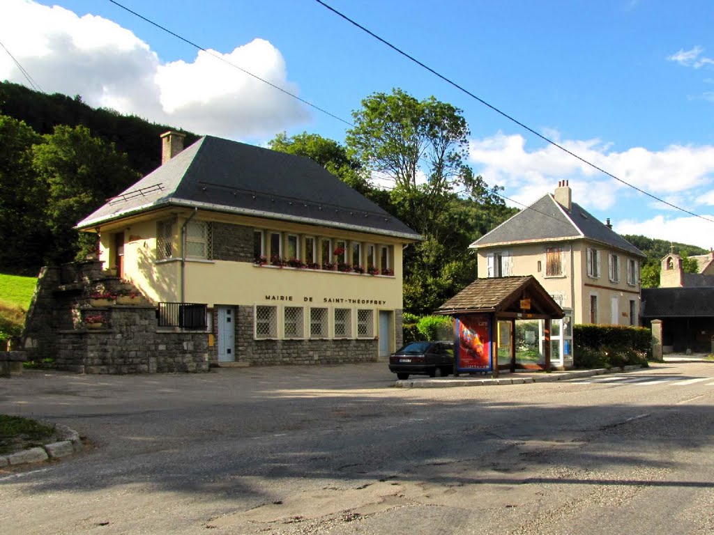 Mairie saint-théoffreydoise. by @ndré