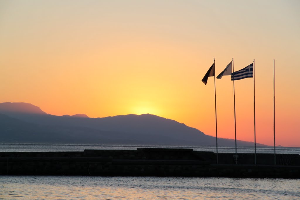 Sunset near Loutraki - Ηλιοβασίλεμα κοντά στο Λουτράκι by Vartan Narinian