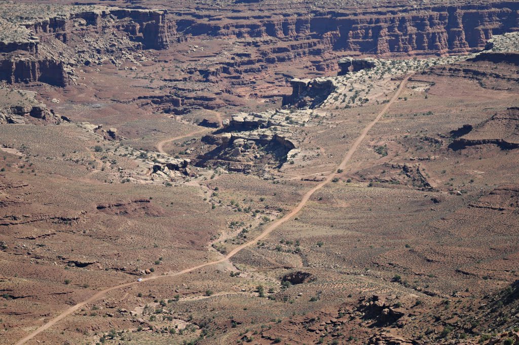 Shaffer trail, canyonland Ut by Littleplanet