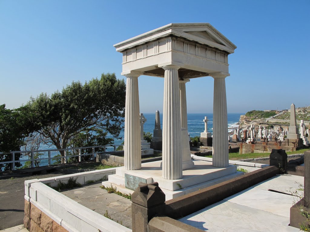 Waverley Cemetery .A touch of Greece, 21-9-2010. by kaptonkaos