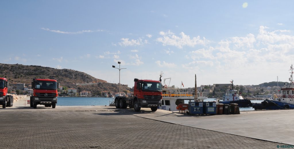 Çeşme - Angelandete Mercedes-Benz Actros-LKWs by Henri der Fotomann