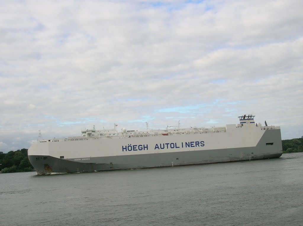 HOEGH AMERICA by Seestern