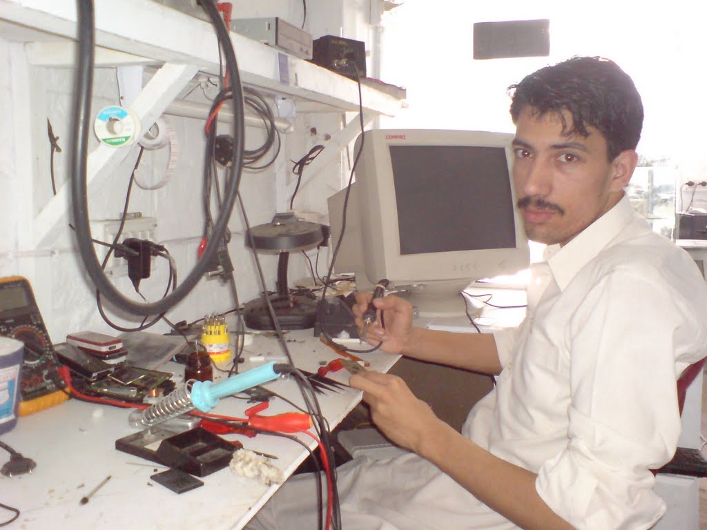 HK MOBILE REPARING CINTER by irfan.mingora