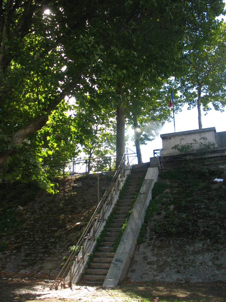 Anciens escaliers d'accès au quai d'Austerlitz by Goyan