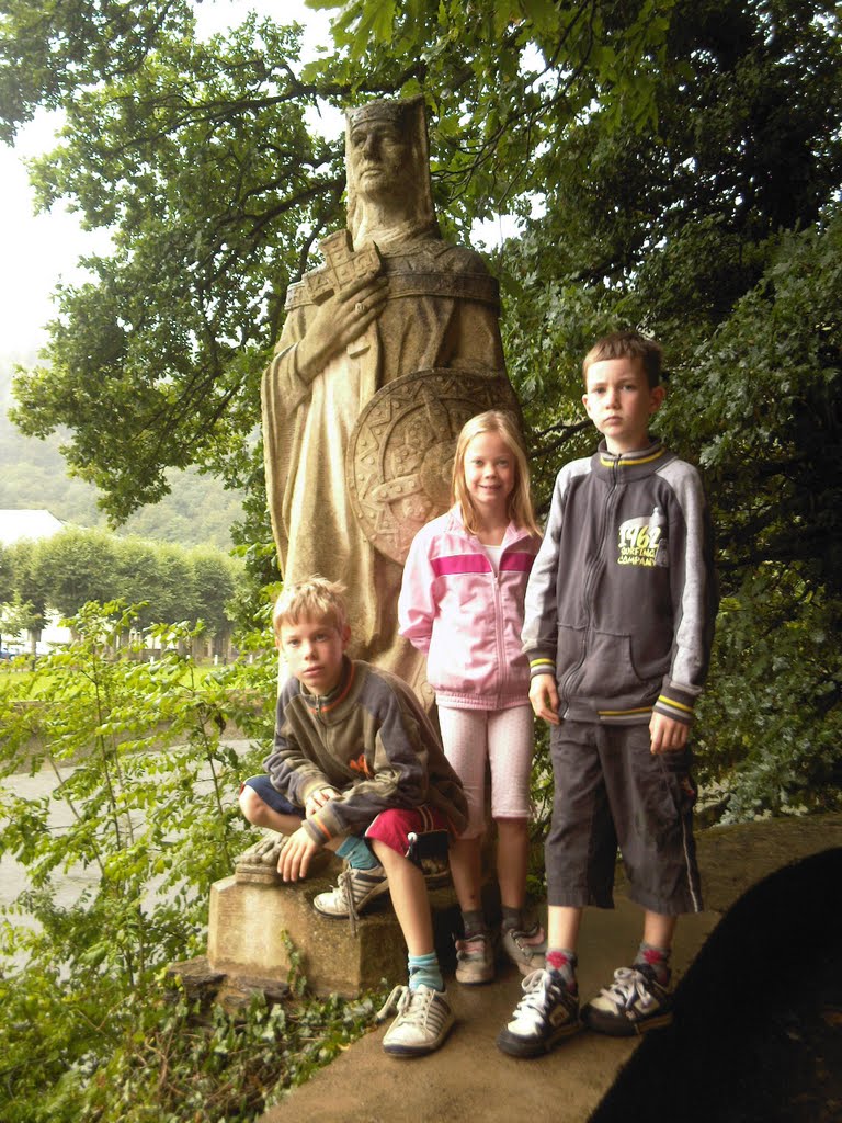 Standbeeld in Bouillon by Wilfred Landa