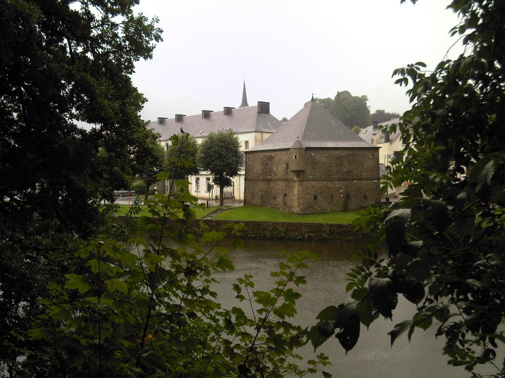 Bouillon - Wachthuis langs de Maas by Wilfred Landa